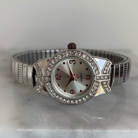 Everyday Quartz Watch, round face with rhinestone bezel and rose gold numbers - Picture 4 of 5